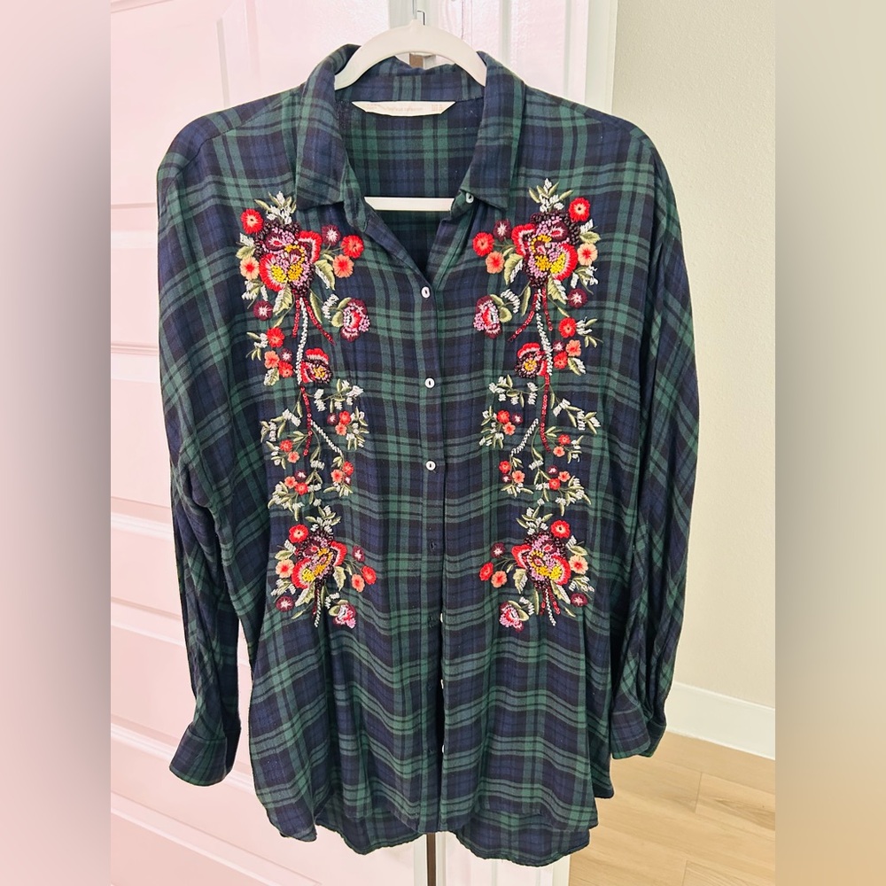 Zara sz Med, Navy/Green Button-Down embroidered Shirt
